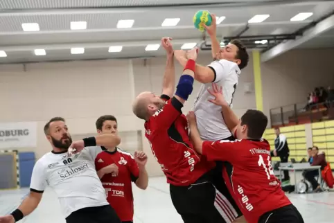 Aufgestiegen: Fabian Markert (am Ball).