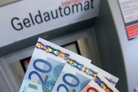 Die Linke kritisiert die Geschäftspolitik der Sparkasse.