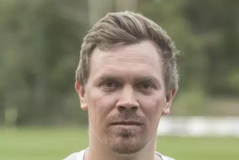 In der Saison 2021/22 hat er zwei neue Co-Trainer an seiner Seite: Christopher Lamprecht (Coach des VfR Kaiserslautern). 
