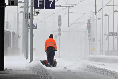 Der Bahnhof in Magdeburg verwandelte sich am Wochenende in eine Winterlandschaft.