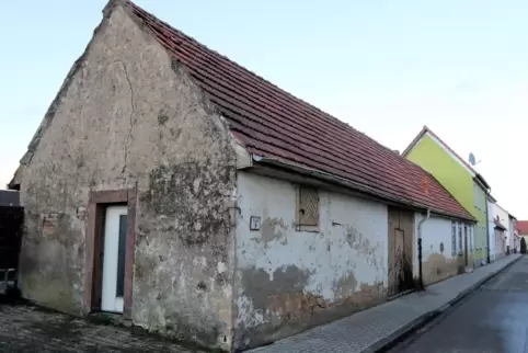 Das marode ehemalige Haus des DRK-Ortsvereins, ein Schandfleck im Dorfzentrum, soll einem Neubau für den Dorfladen weichen. 