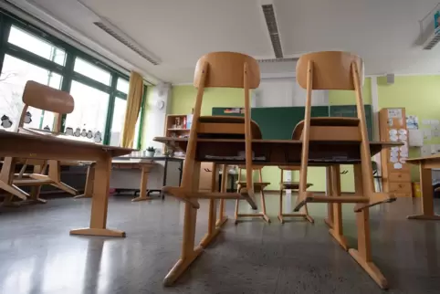 Die Klassenzimmer sollen sich wieder füllen: Wissenschaftler halten Präsenzunterricht auch in Pandemiezeiten für möglich.