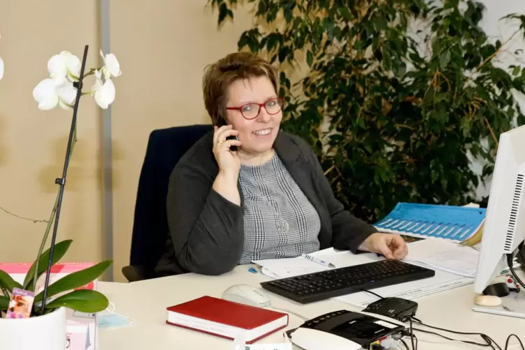 Simone Keller vom Pflegest&uuml;tzpunkt West ist stets f&uuml;r Anliegen rund um das Thema Hilfe und Pflegebed&uuml;rftigkeit erreichbar.