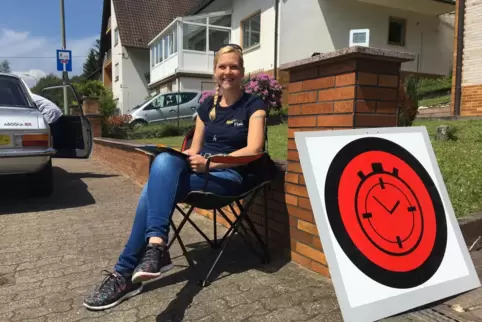 Jacqueline Wiedmann als Zeitkontolleurin bei der Ramberg Historic. 
