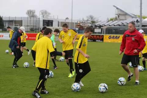 Die Bananenflankenliga trainiert beim TSV Billigheim. 