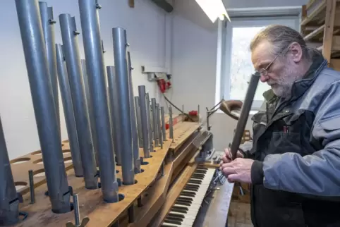 Ulrich Matzenbacher in seiner Werkstatt in Bosenbach. 