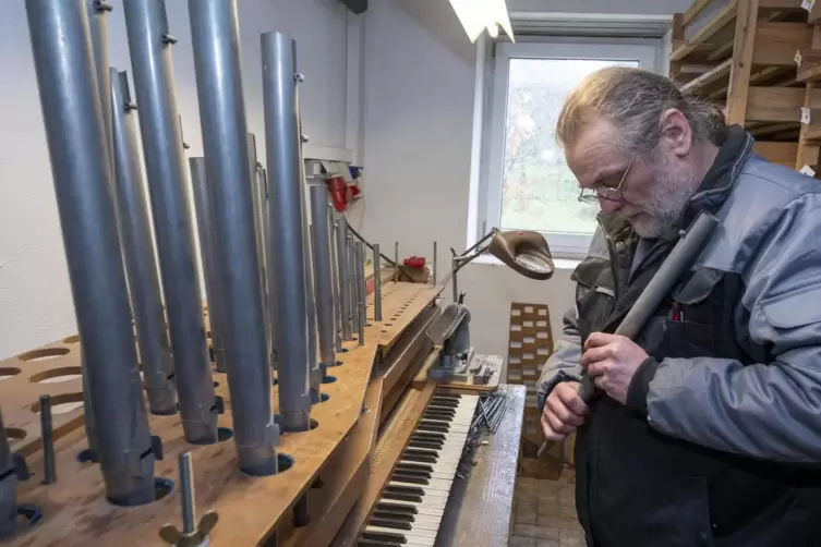 Hier bekommen die Pfeifen den letzten Schliff f&uuml;r den guten Ton. 
