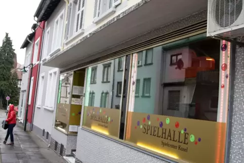 Die Spielhalle in der Trierer Straße liegt zu nahe am Siebenpfeiffer-Gymnasium. 
