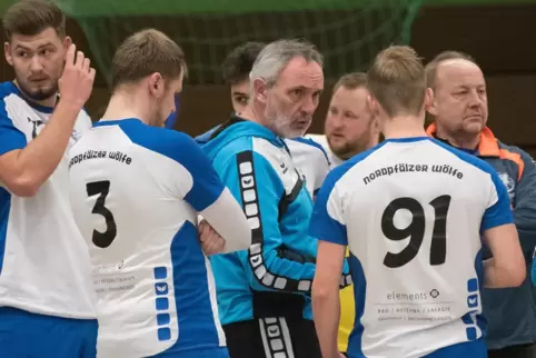 Leitwolf mit Blick für ständige Verbesserungen: HR-Herren-Trainer Johannes Finck (Bildmitte).