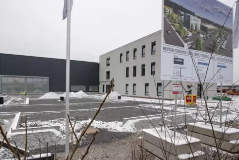 Vermieter der Immobilie in der Marie-Curie-Straße ist ein Projektentwickler aus Hamburg.
