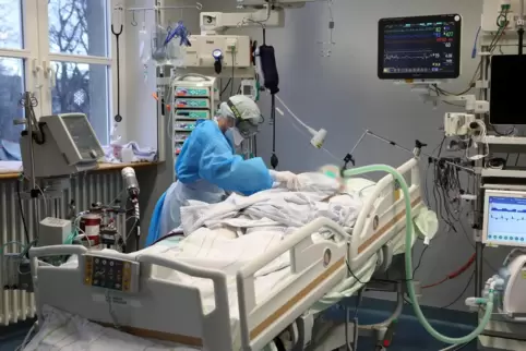 Auf den Intensivstationen der Asklepios Südpfalzkliniken ist etwas Entspannung eingekehrt. Ihr Chefarzt warnt aber vor zu schnel