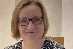 Steht im regelmäßigen Online-Austausch mit Familien: Monika Weber vm Stadtelternausschuss. 