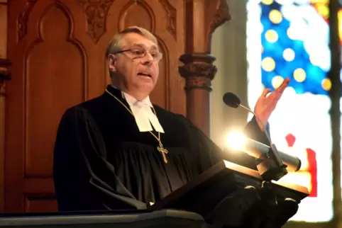 Begeisterter Prediger: Kirchenpräsident Christian Schad beim Ostersonntag-Gottesdienst 2017 in der Gedächtniskirche. 