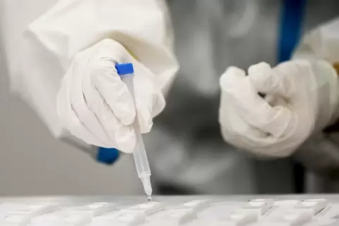 Bisher konnten sich Lehrkräfte freiwillig auf eine Infektion mit dem Coronavirus testen lassen, wenn sie in Kontakt mit einem In