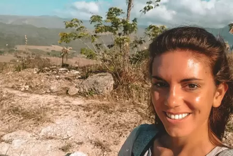 Da war die Welt noch in Ordnung: Isabelle Kästel bei einer Bergwanderung in der Nähe der Stadt Trinidad.