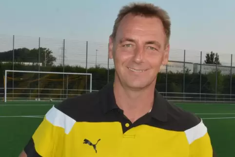 Trägt gern die Farben gelb-schwarz und fühlt sich wohl beim SVO: Trainer Sascha Gerber.
