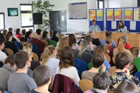Die Abschlussveranstaltung des Schülerwettbewerbs, hier 2019 in der IGS Eisenberg, ist stets einer der Höhepunkte der Literaturt