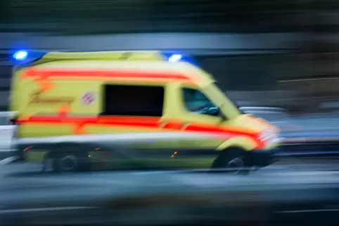 Ein 17-Jähriger musste nach einem Fasnachts-Autokorso in ein Krankenhaus gebracht werden. 