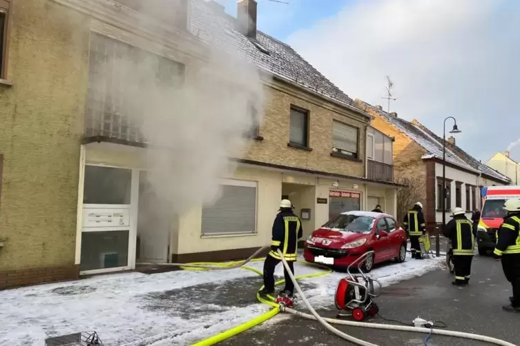 Das Feuer war im Keller ausgebrochen. 