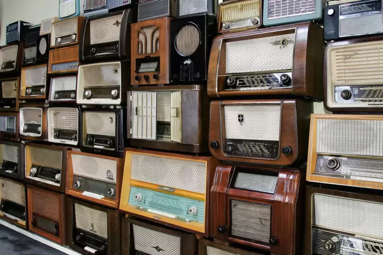 Am Samstag ist Welttag des Radios. Und schon auf den alten Geräten lief neben Informationen vor allem: Musik. 