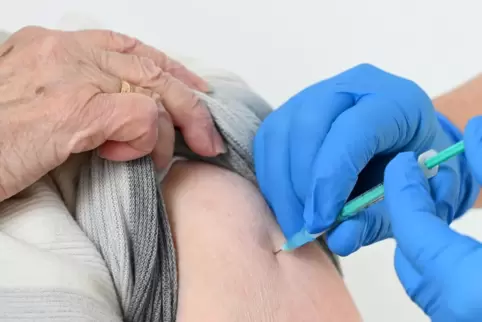 Impfung einer Seniorin aus Hessen im Februar.