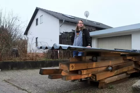 Tobias Kohz hatte den Carport errichtet, damit seine schwerbehinderte Tochter auch bei Regen in Ruhe ins Auto steigen kann. 