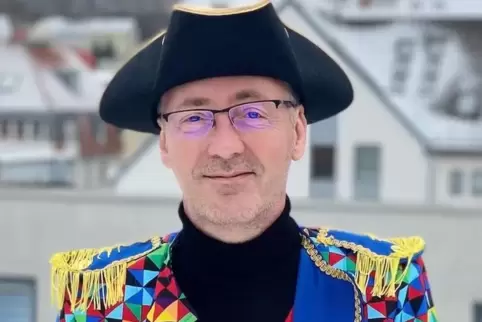 Freut sich, dass er das Kostüm, das er extra für die Fasnacht gekauft hat, wenigstens fürs Foto mal tragen darf: Dirk Leibfried.