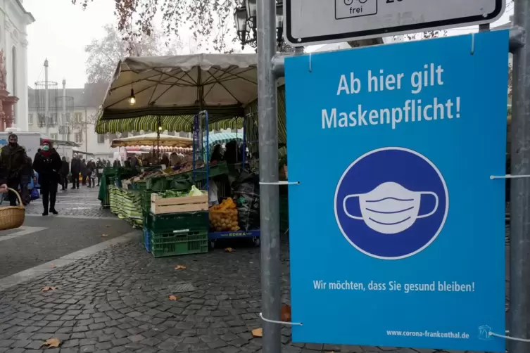 In der Innenstadt hält Frankenthal an der Maskenpflicht fest.