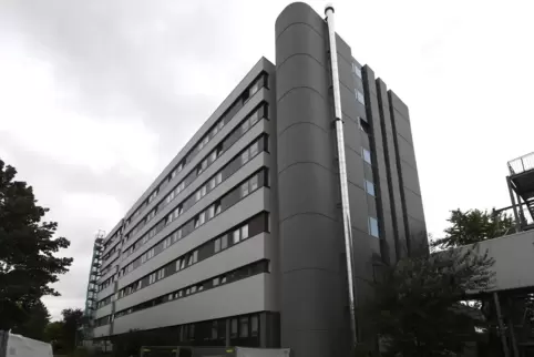 An der Westseite des Stadtklinik-Hauptgebäudes soll der geplante Neubau entstehen.