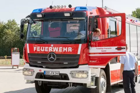 Die Feuerwehr Kandel war mit sechs Fahrzeugen im Einsatz. 