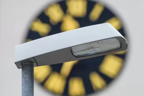 Viele Kommunen stellen ihre Straßenleuchten auf LED um. 