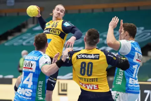 Lukas NIlsson nimmt Maß.