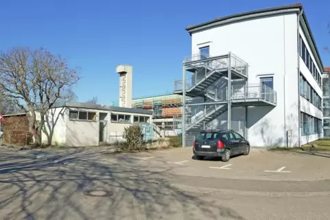 Im ehemaligen Hauptschultrakt befindet sich die Kita Sonnenschein. 