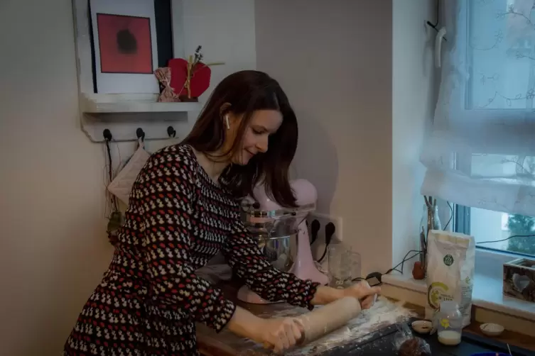 Die Autorin Barbara Swojanowsky in der heimischen K&uuml;che beim Selbstversuch. 