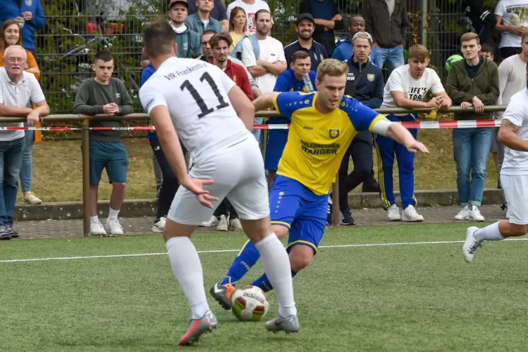Nils Becker, Kapit&auml;n des SC Bobenheim-Roxheim, h&auml;lt den Verzicht auf Auf- und Abstiegsrunde f&uuml;r sinnvoll.