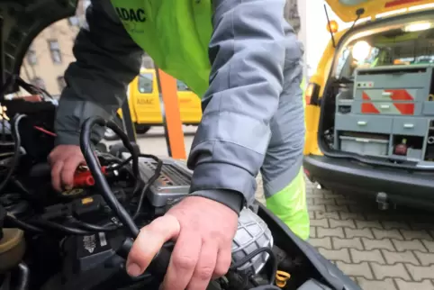 Pannenhelfer im Einsatz. 