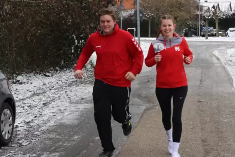 Konkurrenz macht Spaß: Leonie Karl von den Damen I und Oliver Scherb (Herren II).