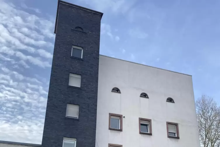 Auch der fr&uuml;here Schlauchturm auf der Ecke zur Friedrichstra&szlig;e wird abgerissen.
