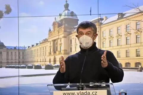 Andrej Babis, Ministerpräsident von Tschechien, spricht im Anschluss an eine außerordentliche Regierungssitzung zur Lage in der 