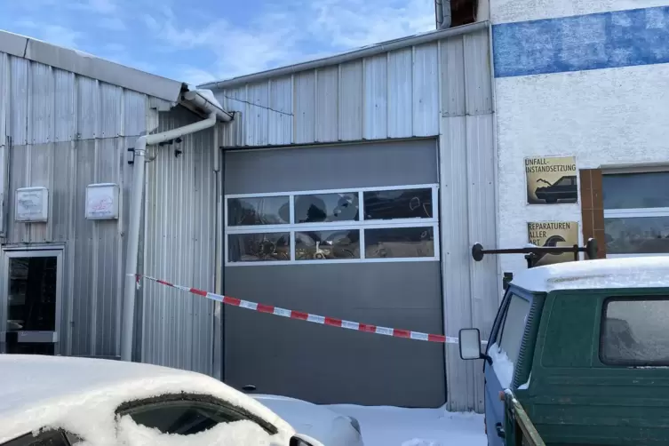 Tatort Kfz-Werkstatt: Vor gut einer Woche ist auf diesem Betriebsgelände in Waldsee ein 64-Jähriger getötet worden. Nun hat die 