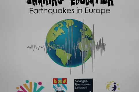  Das Startlogo des Projektes hat die englische Mädchenschule entworfen. Die drei Begriffe unter dem isländischen Schullogo bedeu