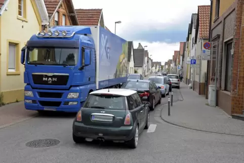 Lkw möchte der Runde Tisch Verkehr möglichst von der Hauptstraße im Ortsteil Dannstadt verbannen. 