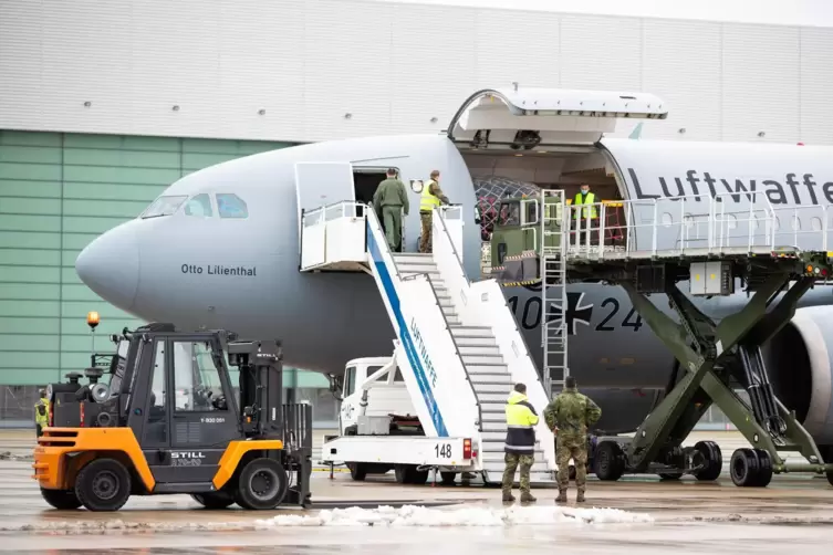 Der militärische Bereich hat den europäischen Konzern im Krisenjahr 2020 stabilisiert: im Bild ein Airbus A310 der Bundesluftwaf