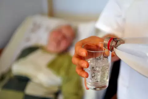 Altenpflegekräfte sind besonders häufig krank geschrieben. 