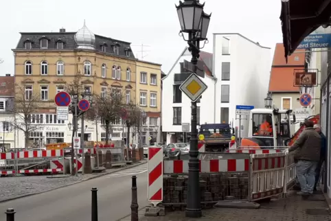 Die Saarbrücker Straße (im Vordergrund) wird aufgerissen. 