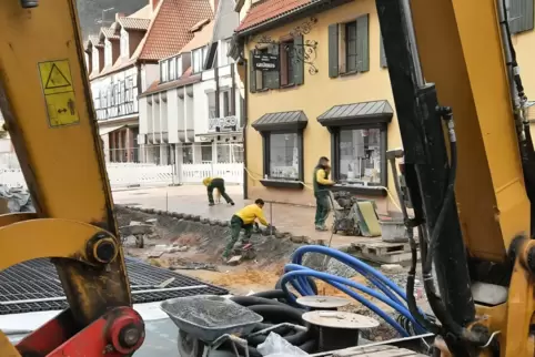 Die schwarzen Drainageplatten sollen verhindern, dass Wasser in die Klemmhof-Tiefgarage gelangt. 