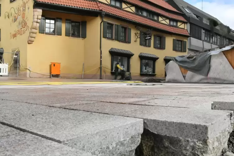 Die Pflasterarbeiten schreiten voran. 