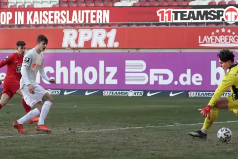 Erstes Tor für den FCK: Daniel Hanslik trifft gegen den FC Bayern II. In Ingolstadt fehlt er stark erkältet. 