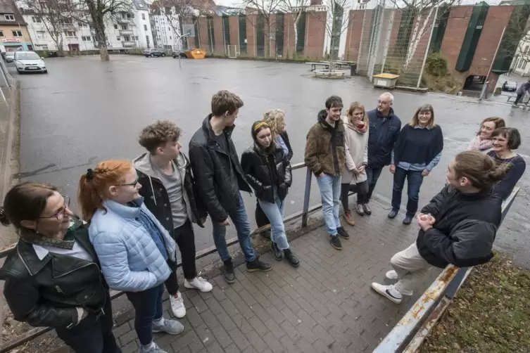 Vor einem Jahr durfte sich die Arbeitsgemeinschaft am Rittersberg-Gymnasium, die sich um die Umhestaltung des Schulhofes k&uuml;mmert