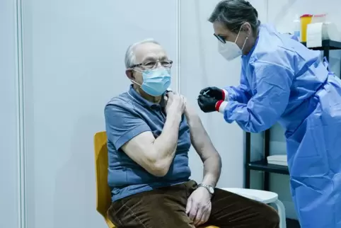 Wie hier im Impfzentrum Kaiserslautern sollen nächste Woche in ganz Rheinland-Pfalz 40 000 Menschen geimpft werden. 